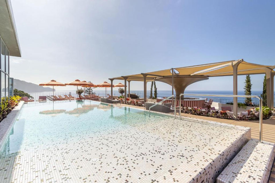 Rooftop pool in Madeira, NEXT - by Savoy Signature