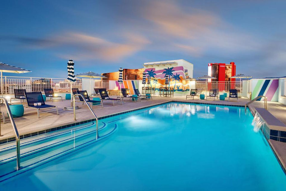 7 Best Rooftop Pools Las Vegas [2023 UPDATE]