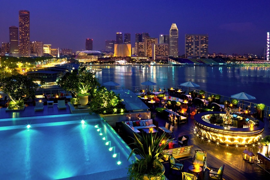  singapore hotel with rooftop infinity pool