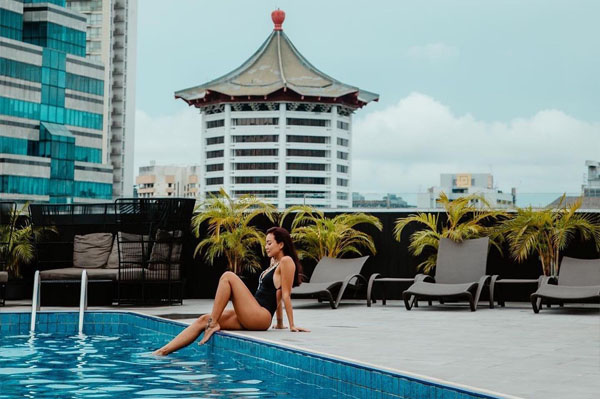 Rooftop pool Singapore - voco Orchard Singapore