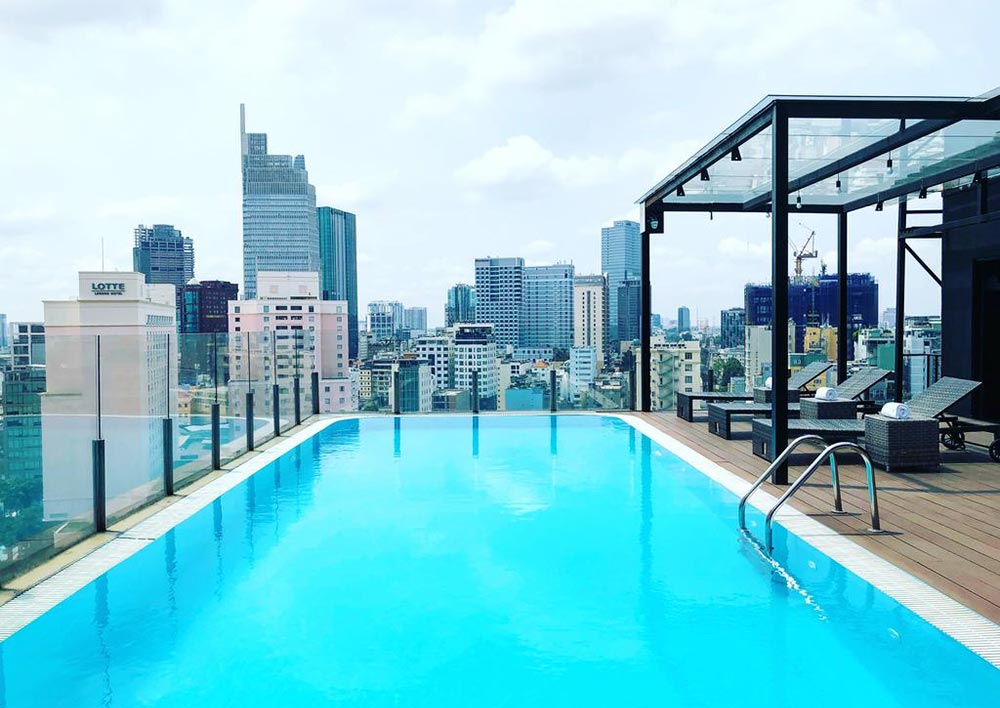 highest rooftop pool in the world
